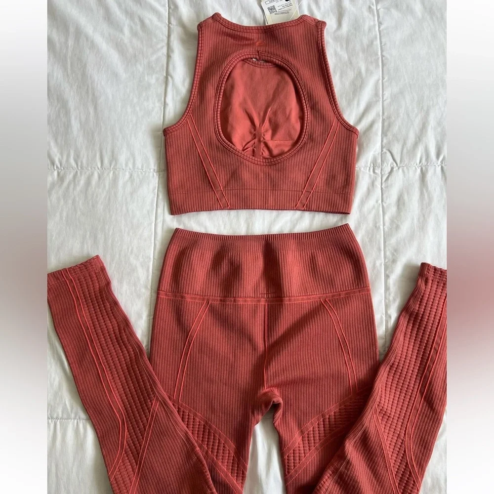 Fabletics Set - Picture 2 of 2